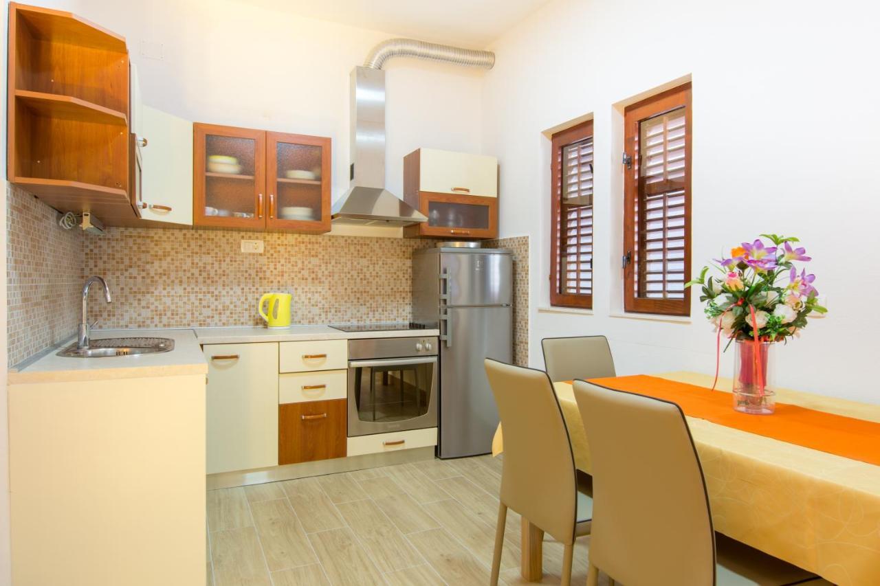 Apartments By The Sea Kastel Stari, Kastela - 15894 Exterior photo